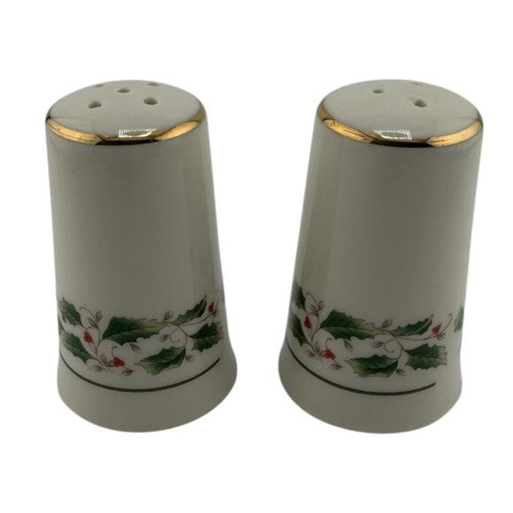 Vintage Holly Berry Porcelain Salt Pepper Shakers 14K Gold Trim Festive - Picture 1 of 3